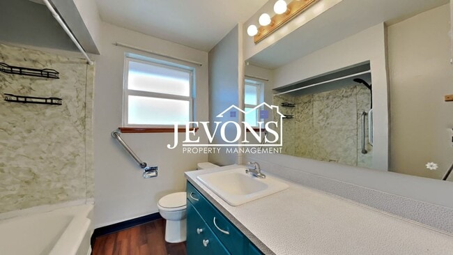 Building Photo - 223 S 79th St