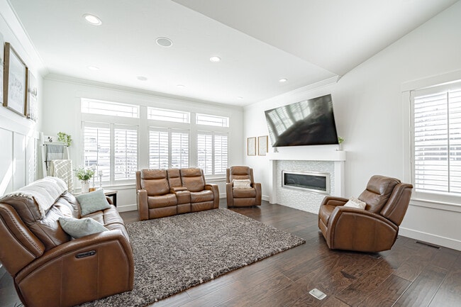 Building Photo - 949 Greenwillow Ln