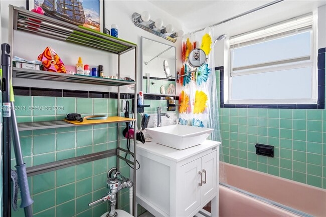 Building Photo - 6484 Indian Creek Dr