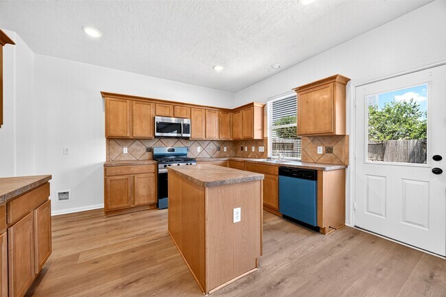Building Photo - 19246 Hopeview Ct