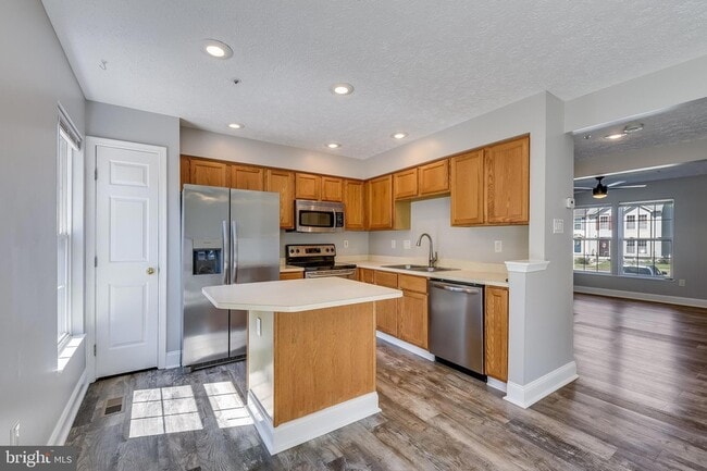 Building Photo - 27 Cutter Cove Ct