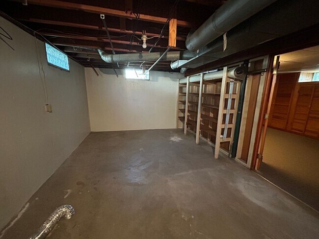 Building Photo - 518-520 Sloan Ave