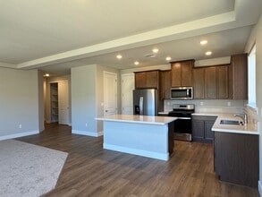 Building Photo - SINGLE STORY | 4 -bedrooms |3 baths | 1877...