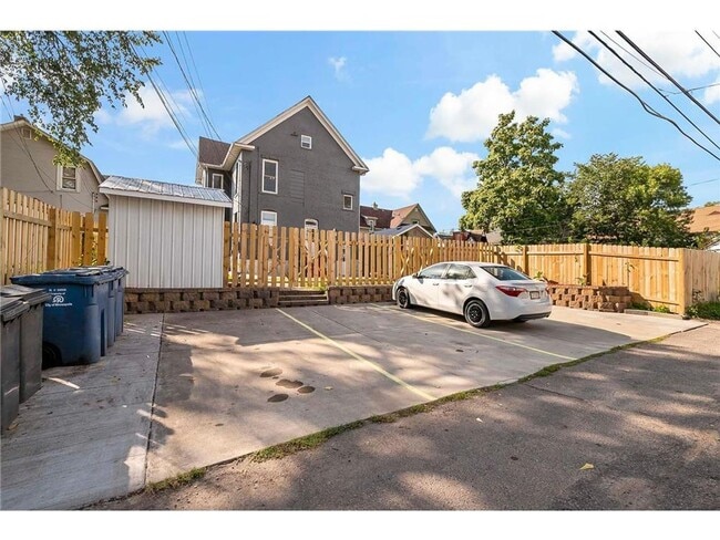 Building Photo - 2928 Emerson Ave N