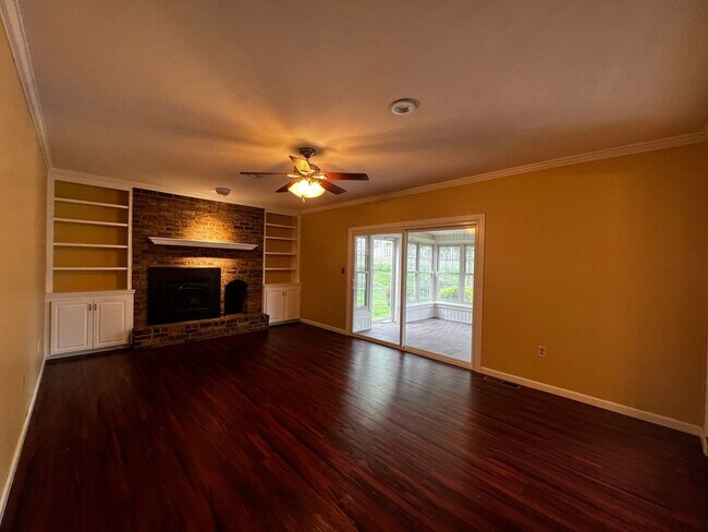 Building Photo - 75 Plymouth Cir