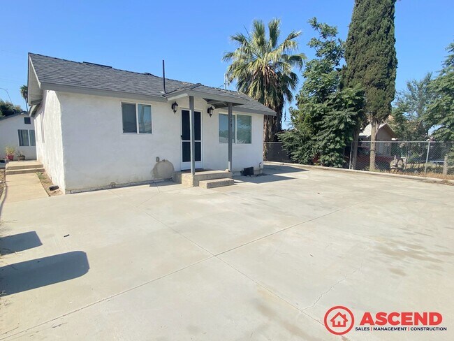 Primary Photo - 1229 Jeffrey St