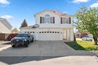 Building Photo - 4 bedroom 3 bath home with 3 car garage in Cheney