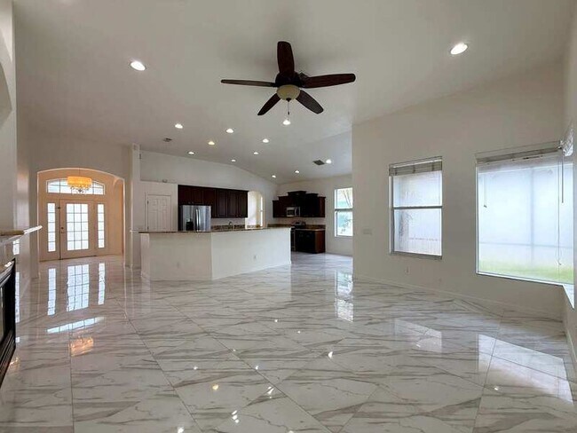 Building Photo - 9512 Greenpointe Dr