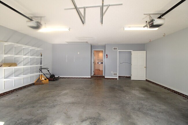 Building Photo - 305 Trillium Ln