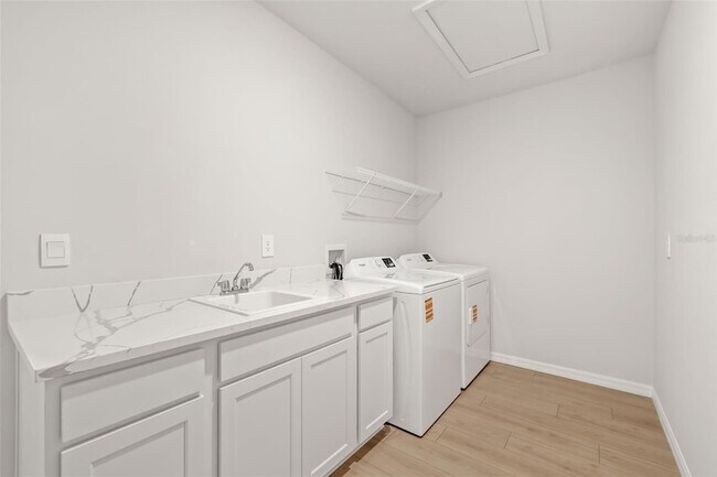 Building Photo - 17107 James Trl