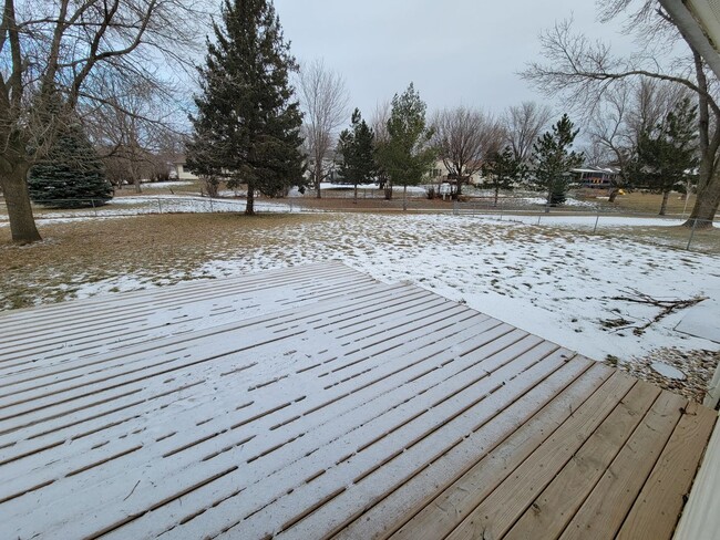 Building Photo - 4 BD, 2 BA - FENCED IN YARD, PRIVATE TRAILS, FINISHED UPPER AND LOWER LIVING AREAS, ATTACHED GARAGE!