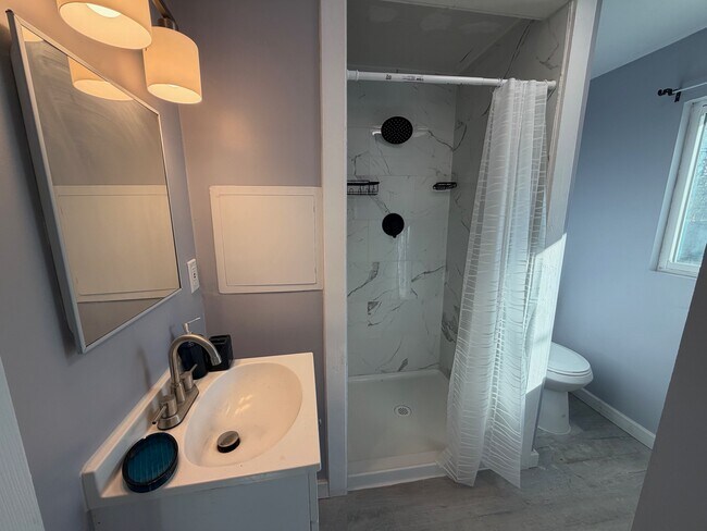 Building Photo - 2136 Ridgeway St