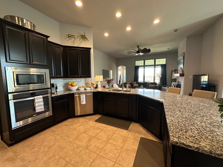 Building Photo - 3905 Applewood Ln