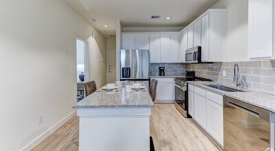 Building Photo - 629 Canvas Ave
