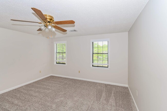Building Photo - 6338 Northampton Dr
