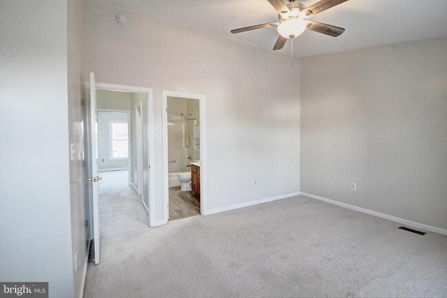 Building Photo - 42 Victoria Square