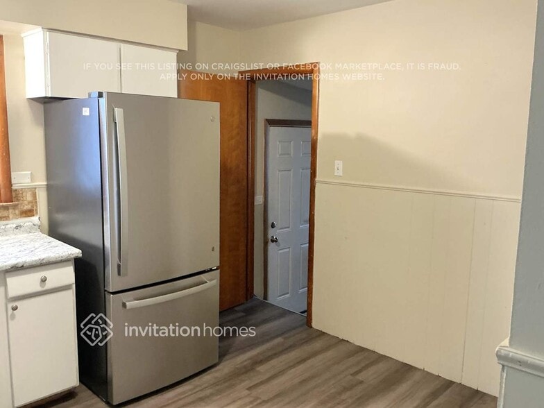 Building Photo - 8834 S Troy Ave