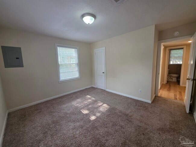 Building Photo - 35 Kennington Dr