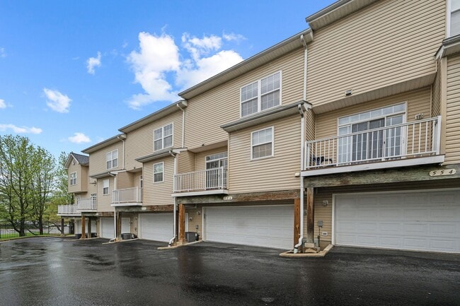 Building Photo - 556 Rhapsody Ct