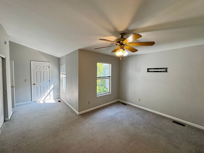Building Photo - 5776 Kingsbury Pl