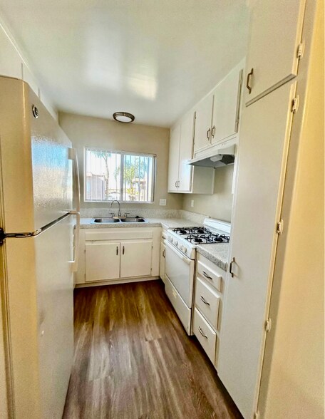 Building Photo - 4261 Swift Ave
