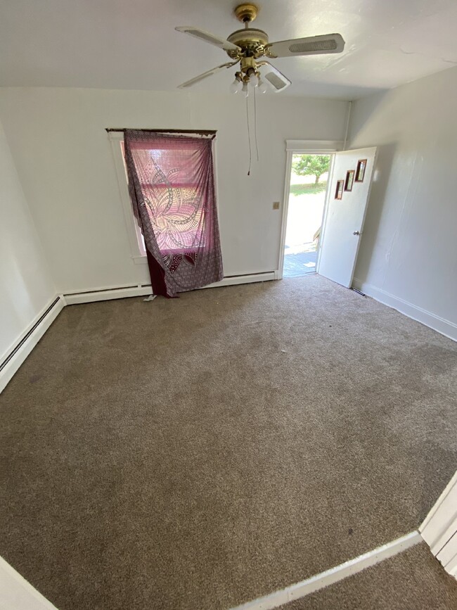 Building Photo - 3BR,  1BA AVAILABLE NOW! Apply Today!