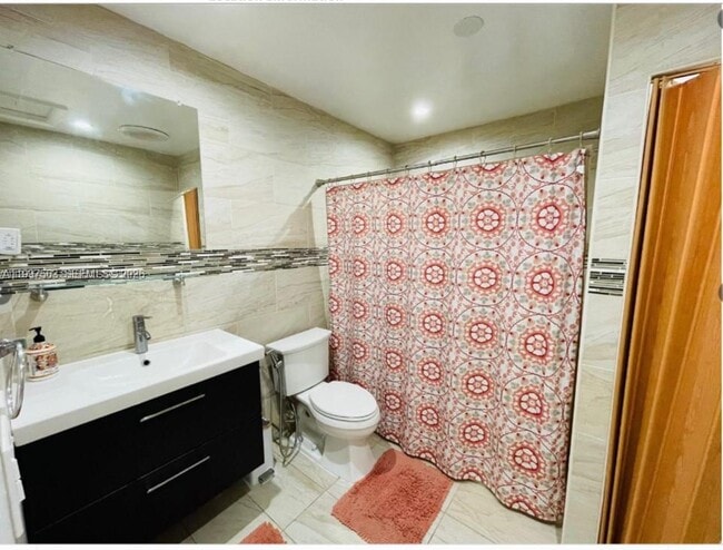 Building Photo - 721 SW 69th Ave