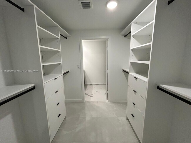 Building Photo - 14560 SW 261 St Ter