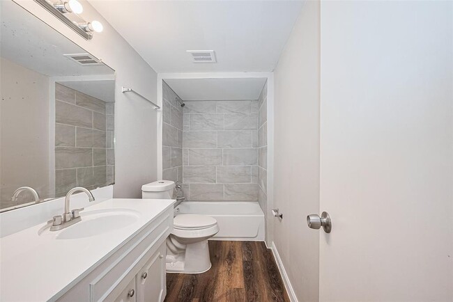 Building Photo - 9003 Chateau Forest Dr