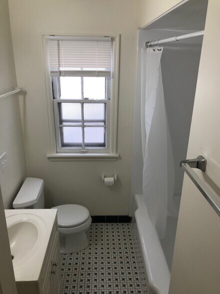 Building Photo - 401 E Henry Clay St