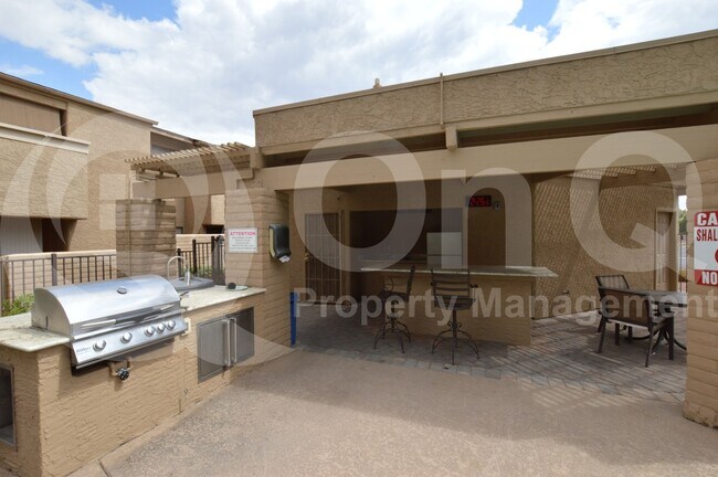 Building Photo - 7950 E Starlight Way
