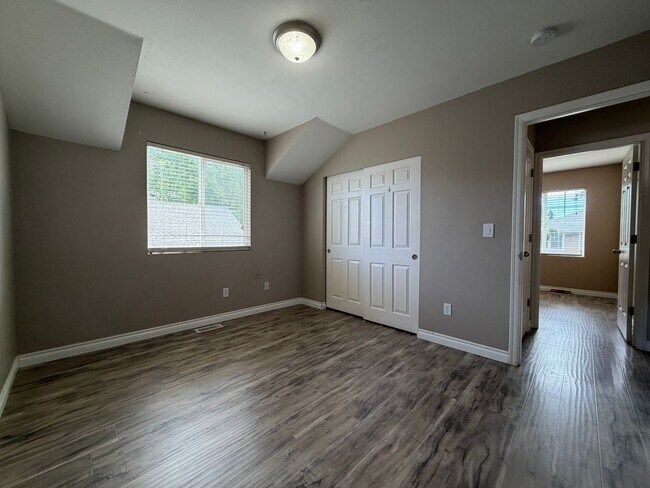 Building Photo - 3 bed DuPont Home with A/C for Rent