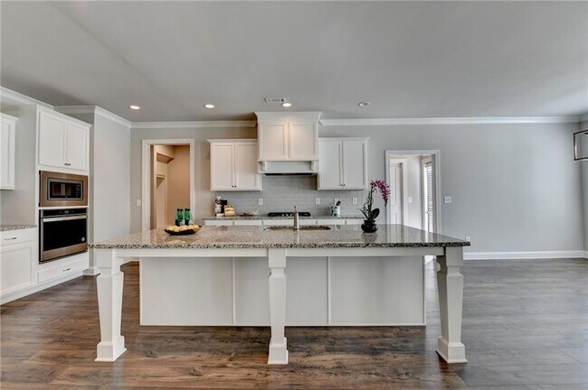 Building Photo - 840 Champagne Ln