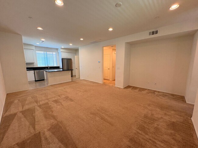 Building Photo - 3 Bed, 4 Bath in Eastvale!