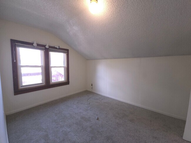 Building Photo - 943 Broadway