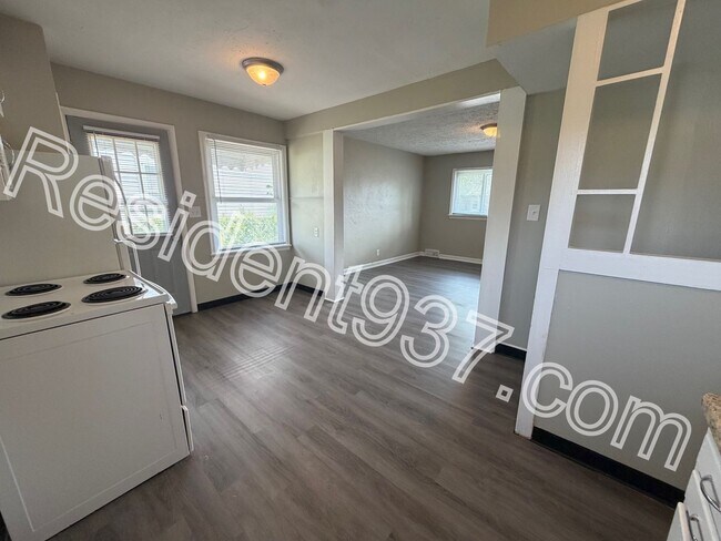 Building Photo - 1047 Blakley Dr