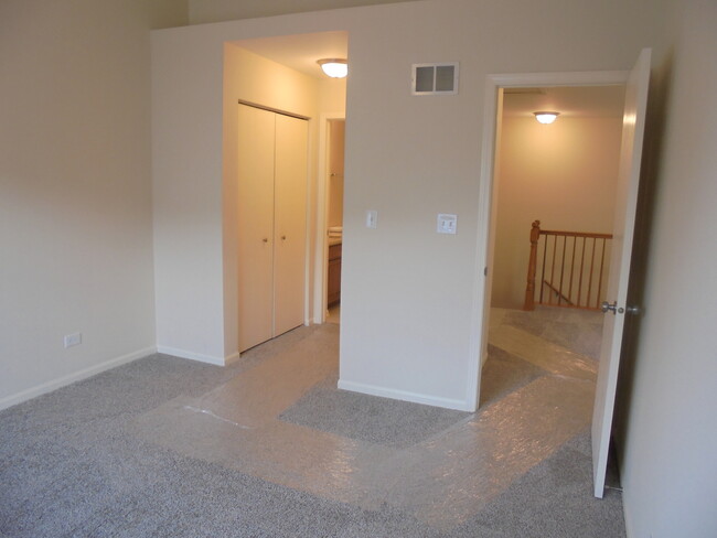Building Photo - 615 Windsor Dr