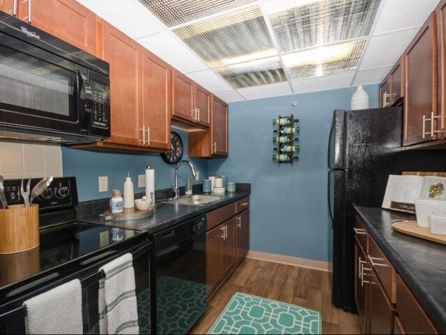 Primary Photo - 850 N Dewitt Pl