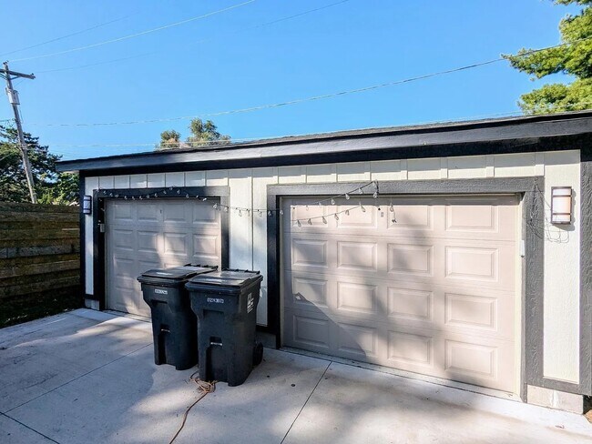 Building Photo - 385 S Clinton Ave