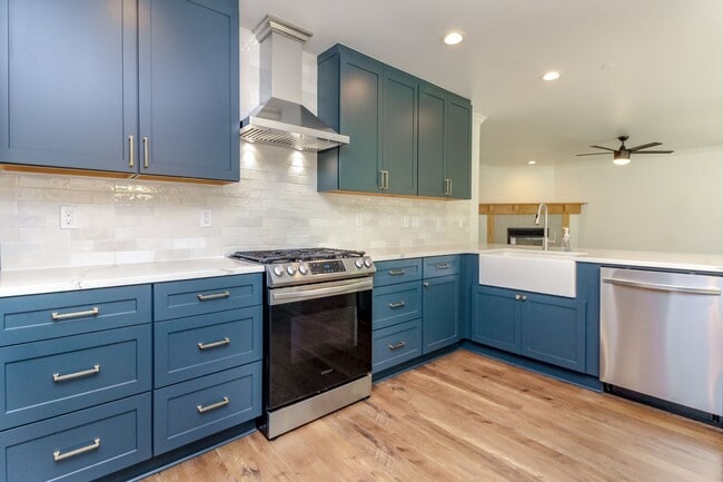Building Photo - Beautiful upgraded 4 bedroom DuPont home with AC and sprinkler system