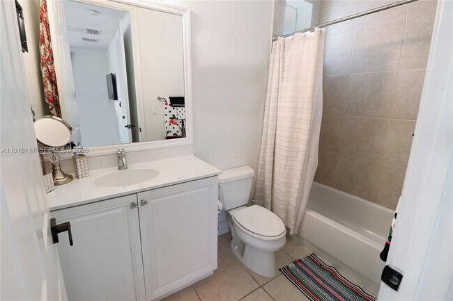 Building Photo - 601 NE 11th Ave