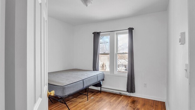 Building Photo - 1442 Main St