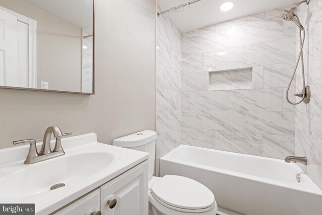 Building Photo - 6187 Green Hollow Ct