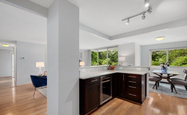 Building Photo - Beautiful Three-Bedroom Apartment In Tacom...