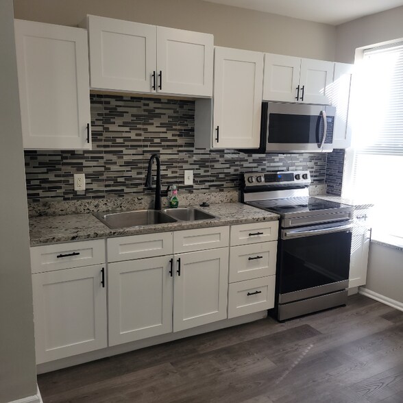 Primary Photo - 3962 Evans Ave