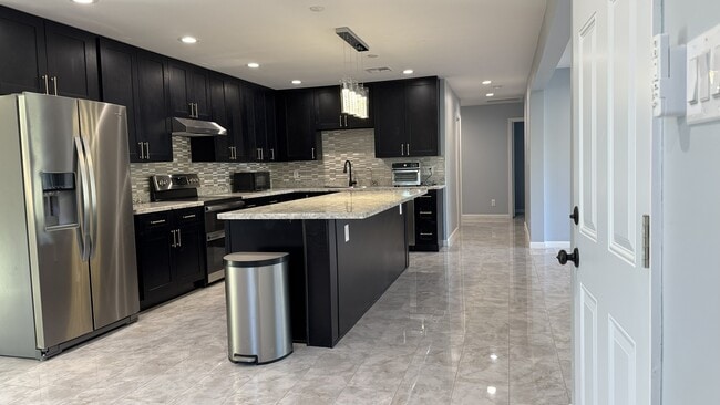 Building Photo - 6843 E Loma Land Dr