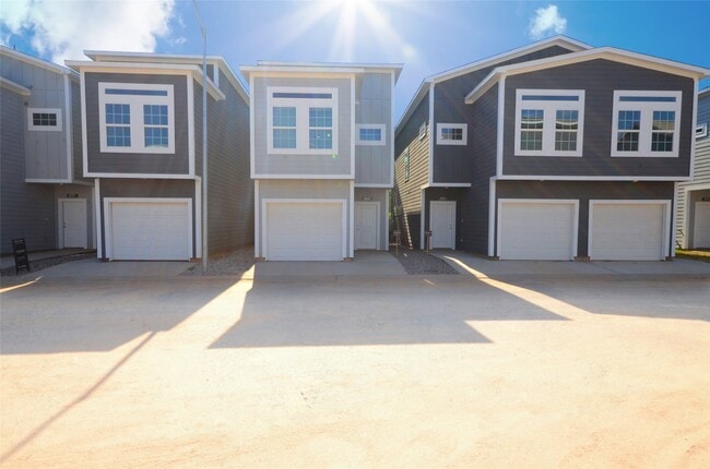 Building Photo - 18825 Luminescent Ln