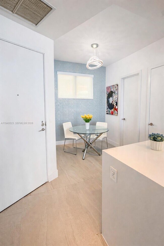 Building Photo - 2900 NE 7th Ave