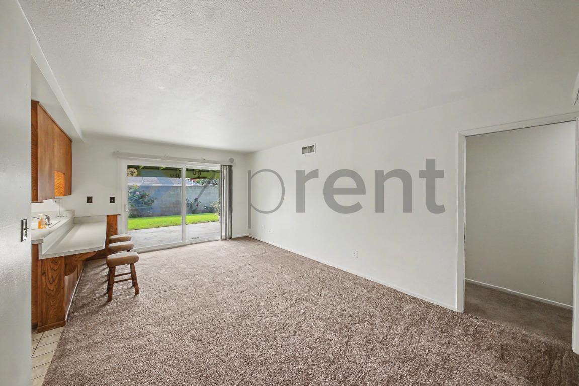 Building Photo - Unit