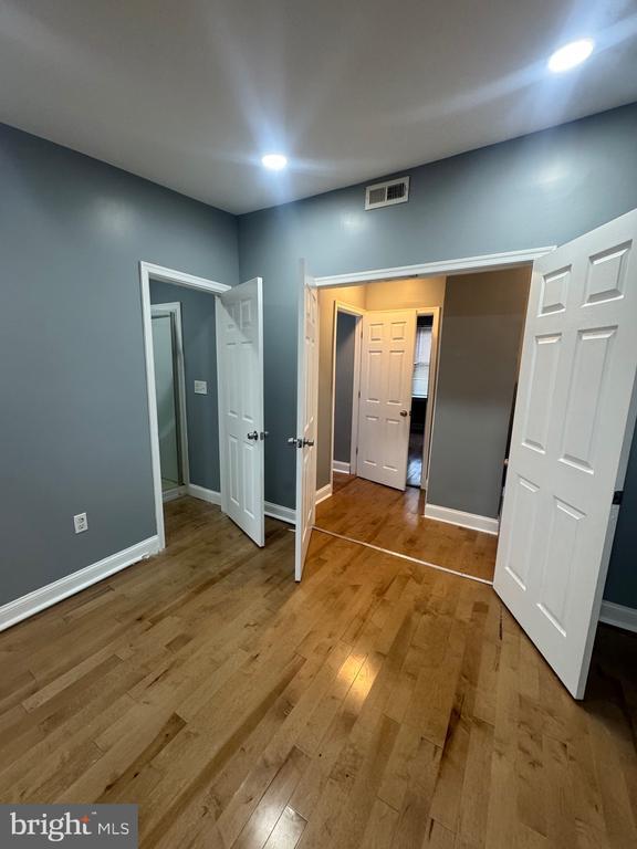 Building Photo - 3221 Lyndale Ave